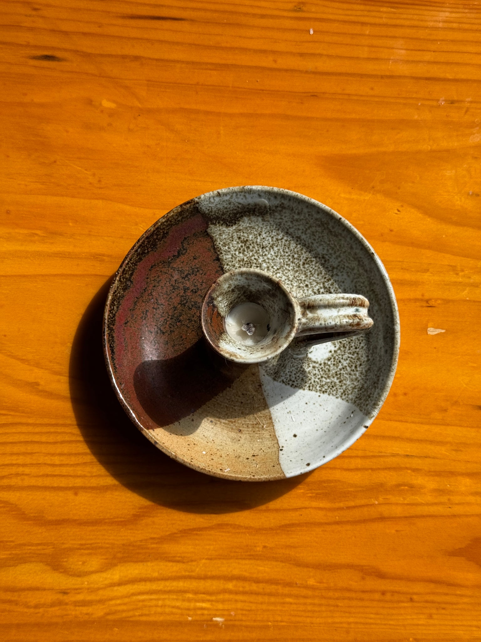 Petit bougeoir à main en grès bicolore brun et gris H6,5