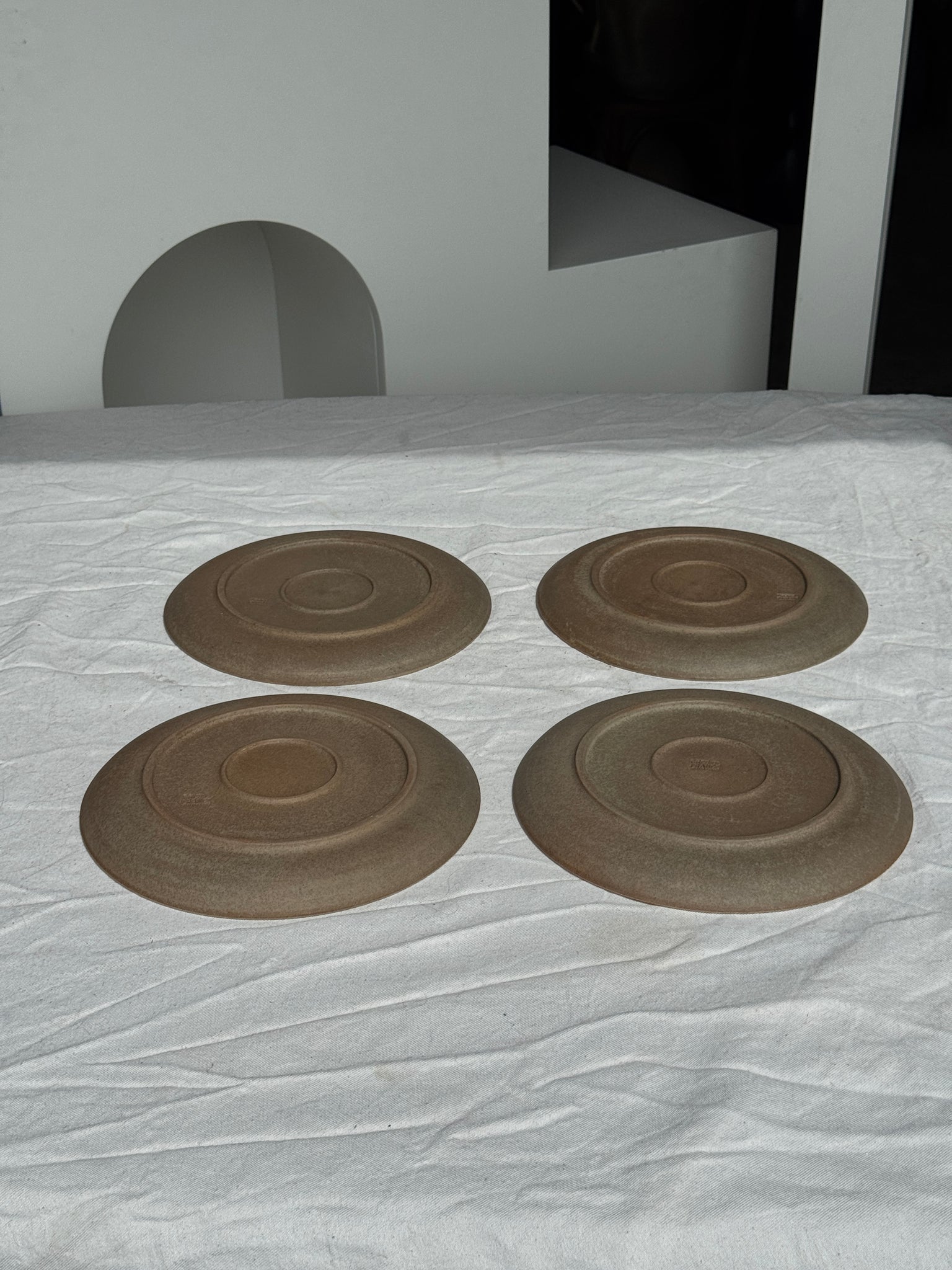 Lot de 4 assiettes en grès beige gris D24,5