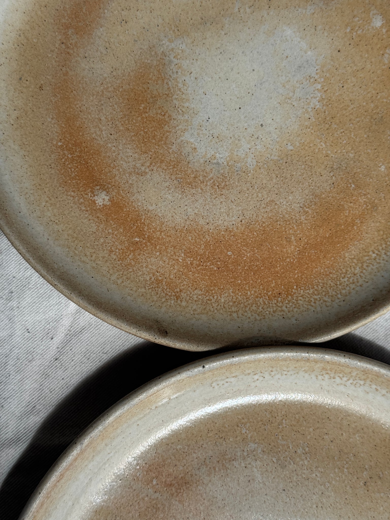 Lot de 4 assiettes en grès beige gris D24,5