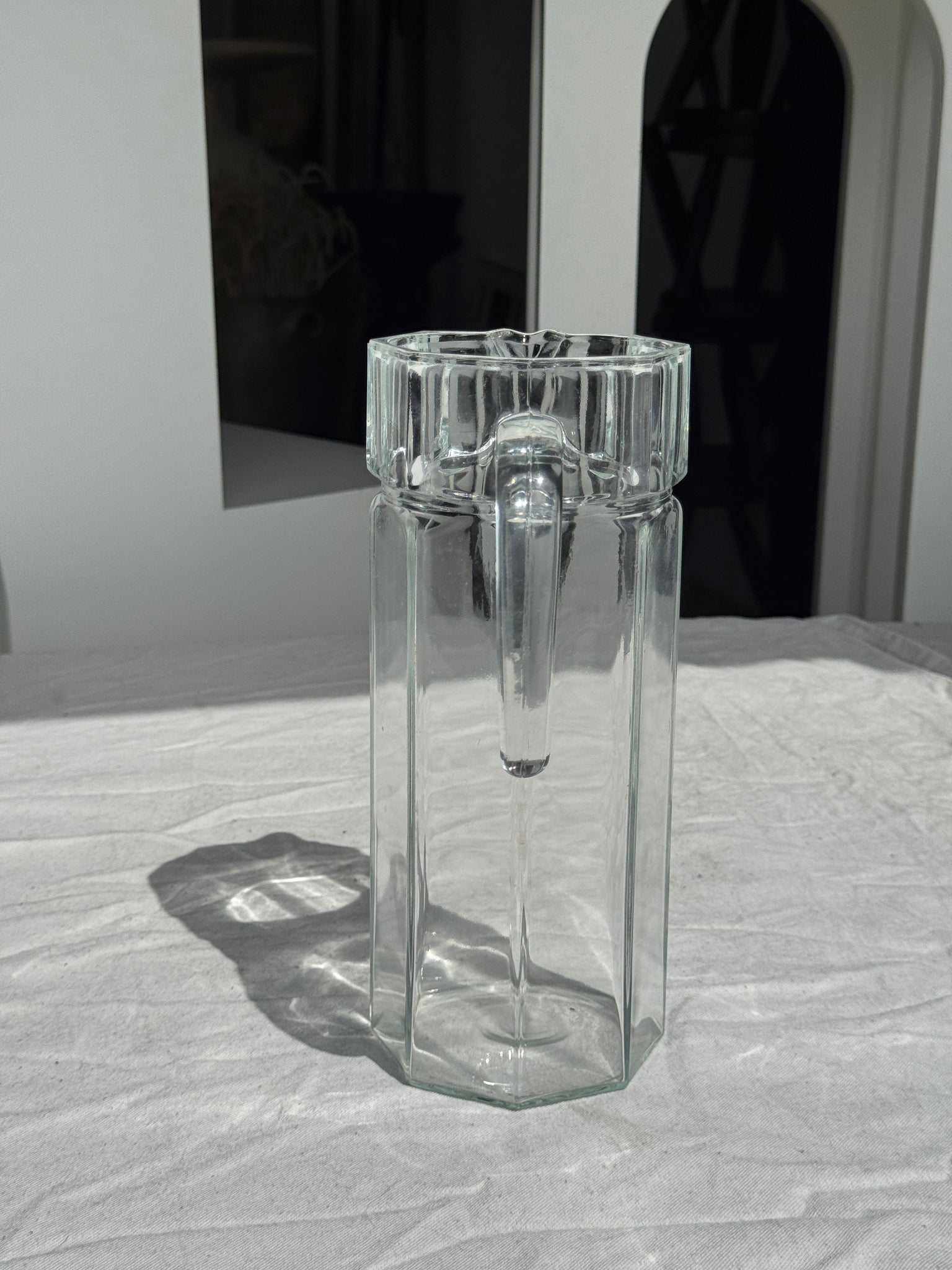 Grande carafe en verre à anse octogonale H27