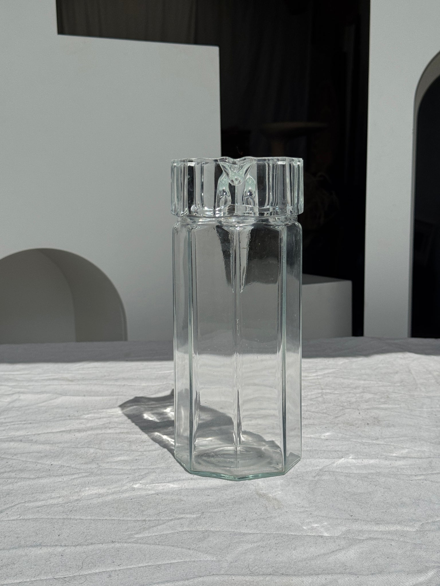 Grande carafe en verre à anse octogonale H27
