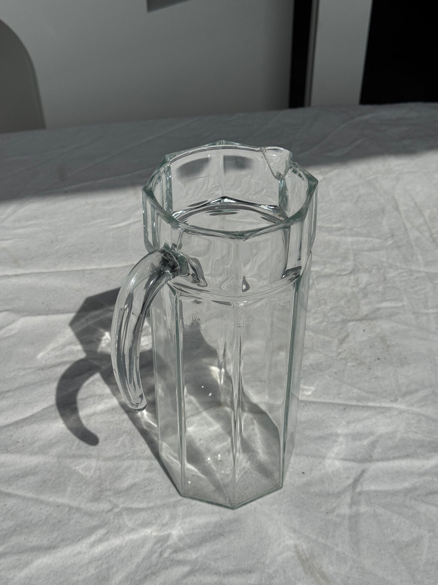 Grande carafe en verre à anse octogonale H27