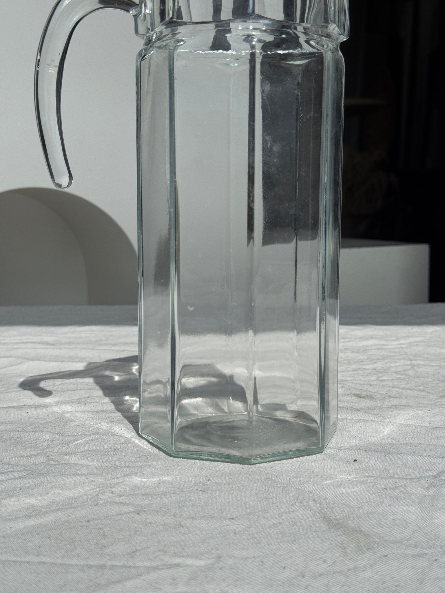 Grande carafe en verre à anse octogonale H27