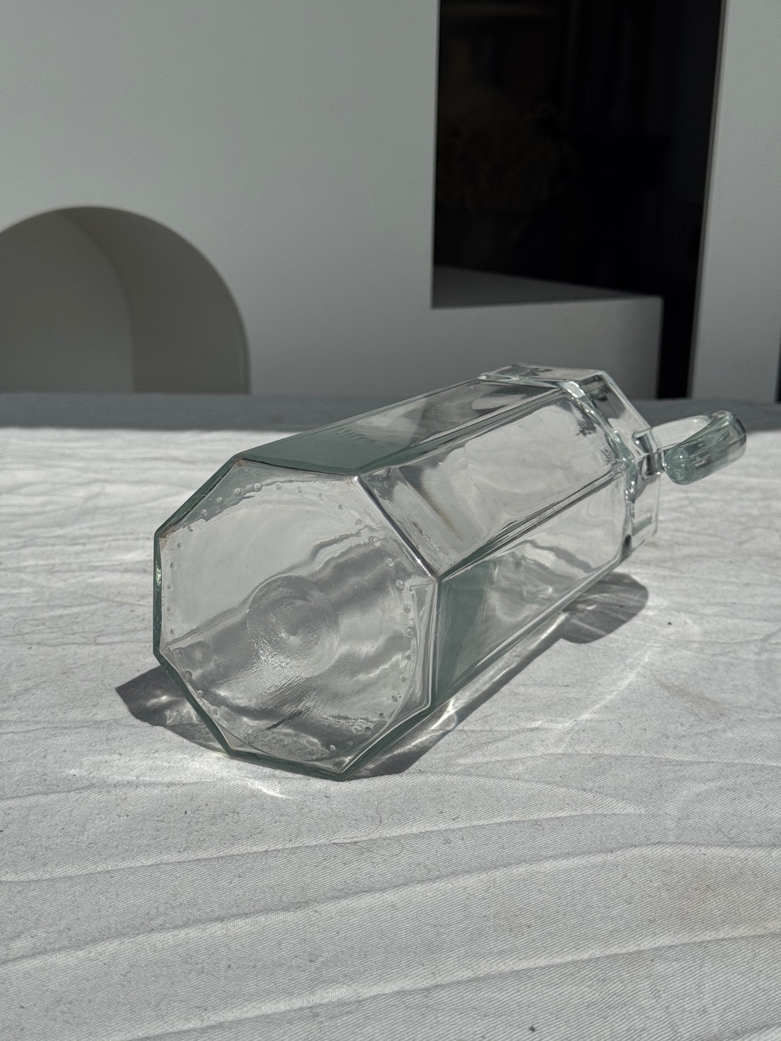 Grande carafe en verre à anse octogonale H27