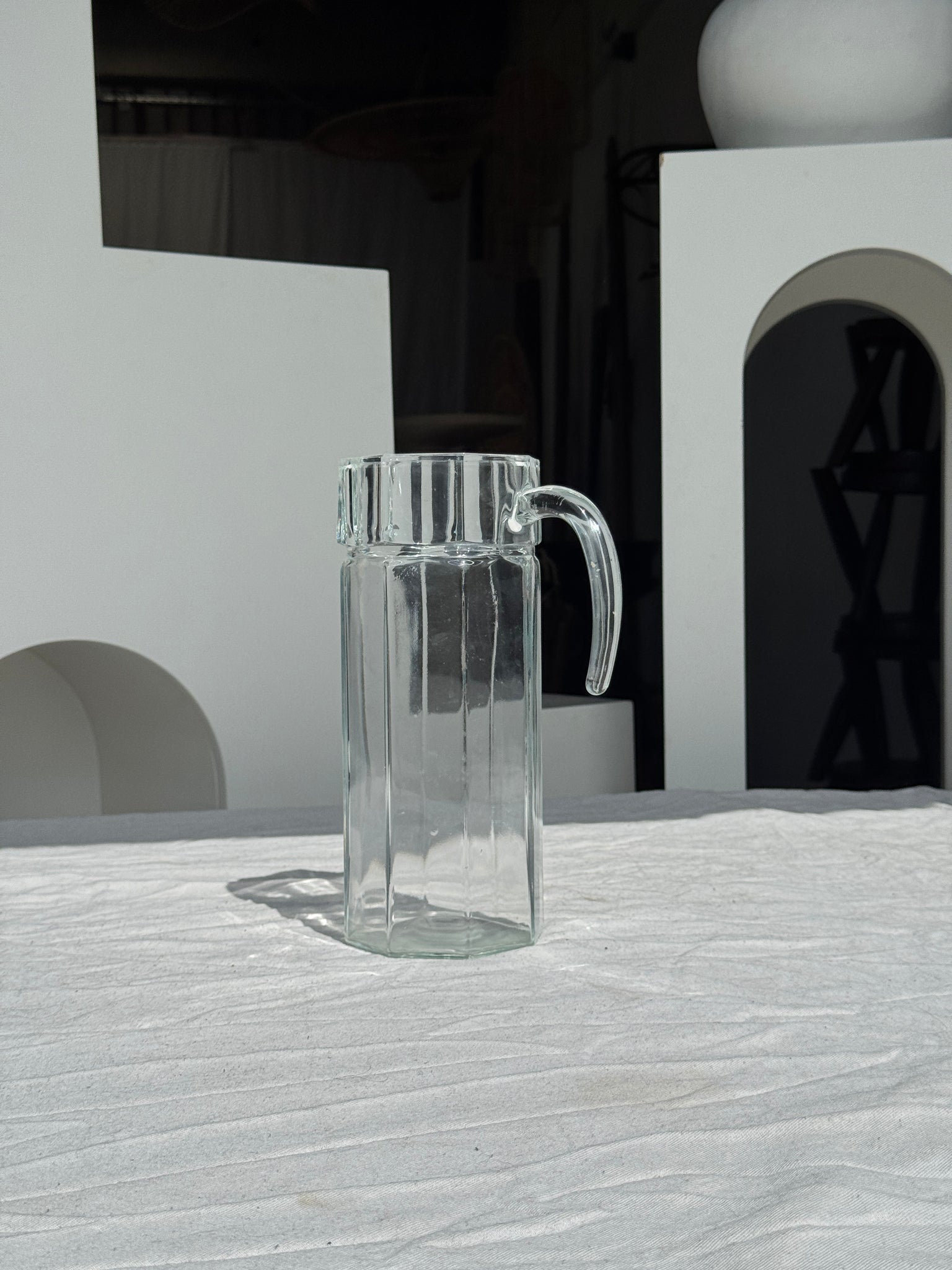 Grande carafe en verre à anse octogonale H27