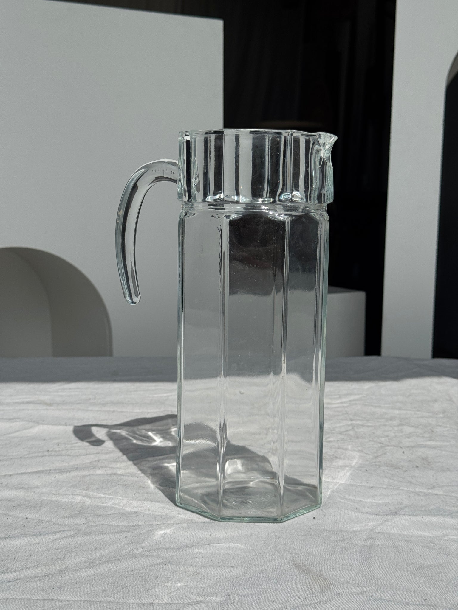 Grande carafe en verre à anse octogonale H27