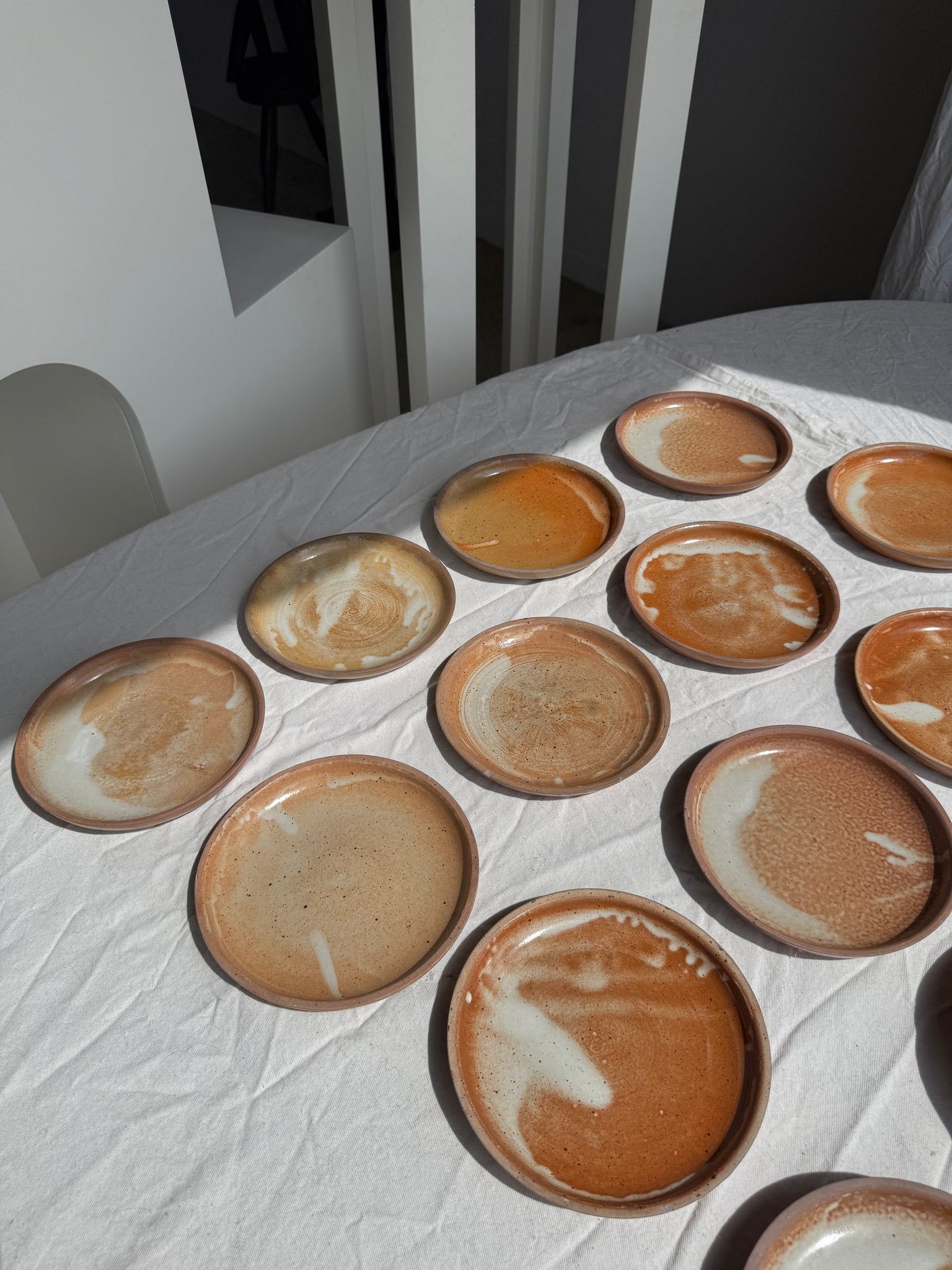 Lot de 16 petites assiettes à dessert en grès D19