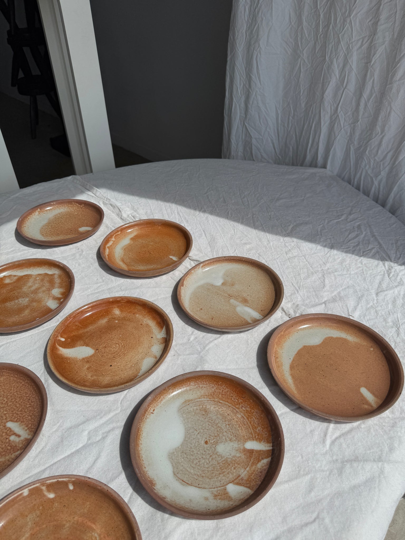 Lot de 16 petites assiettes à dessert en grès D19