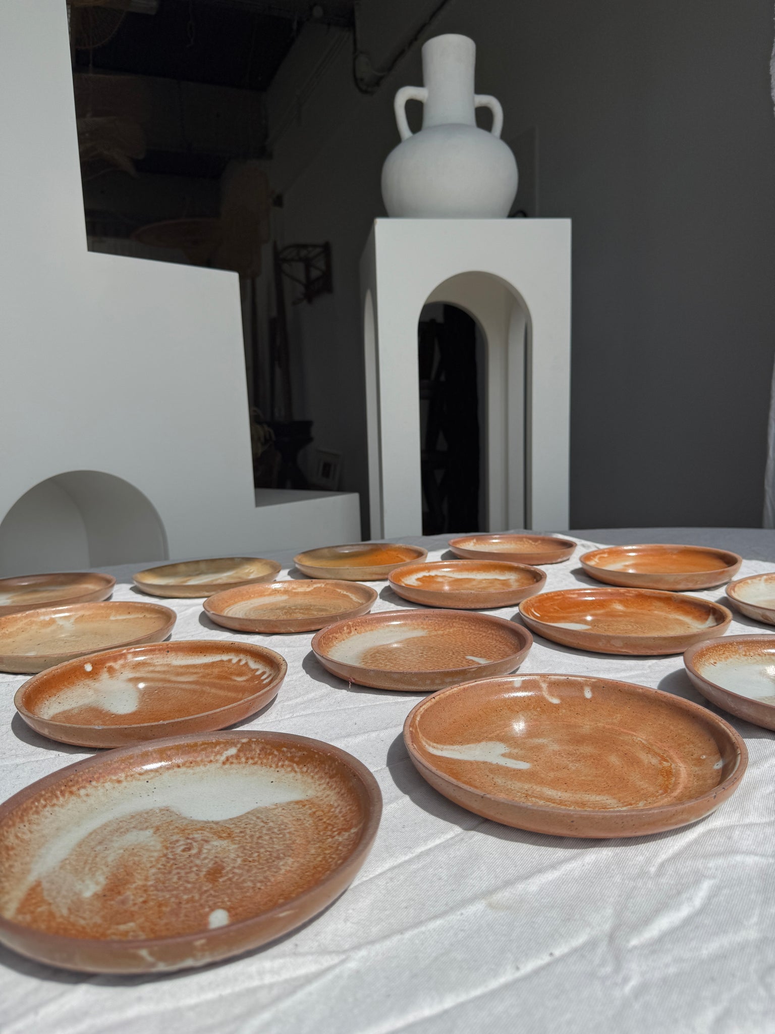 Lot de 16 petites assiettes à dessert en grès D19