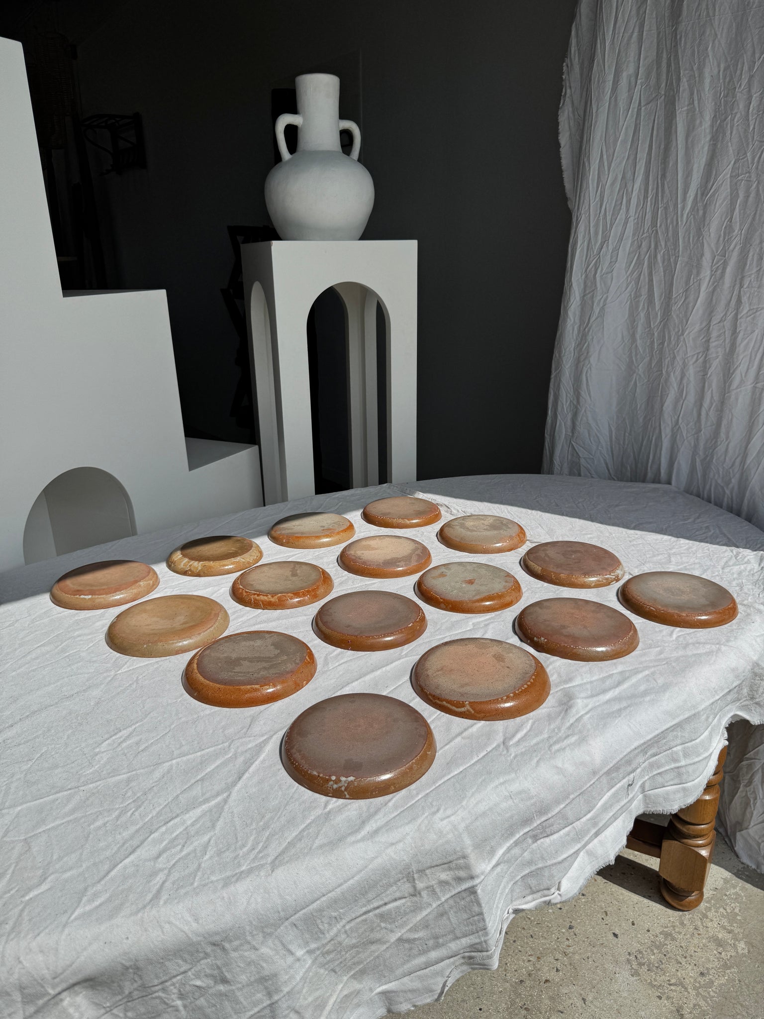 Lot de 16 petites assiettes à dessert en grès D19