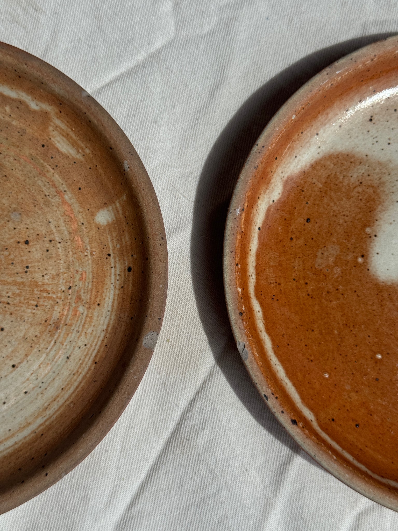 Lot de 16 petites assiettes à dessert en grès D19
