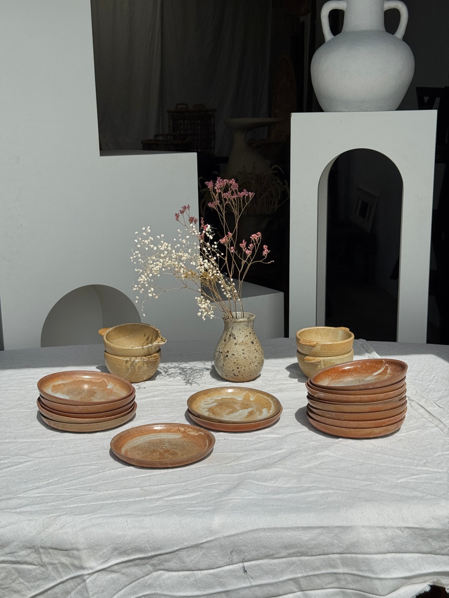 Lot de 16 petites assiettes à dessert en grès D19