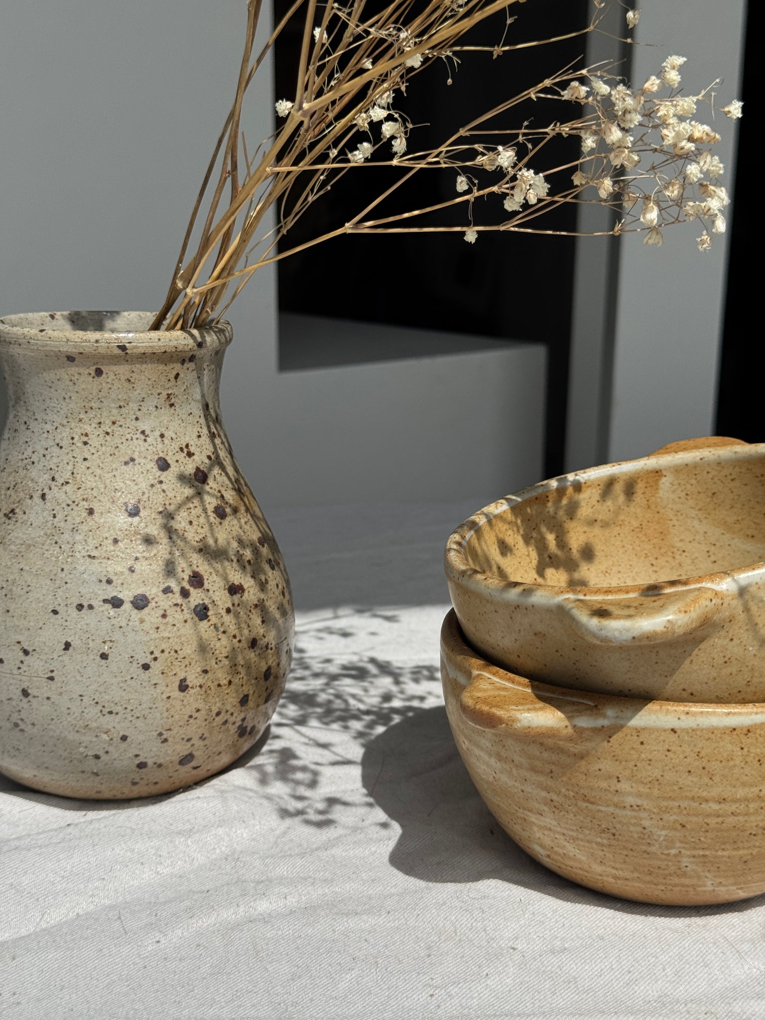 Petit vase en grès moucheté H16