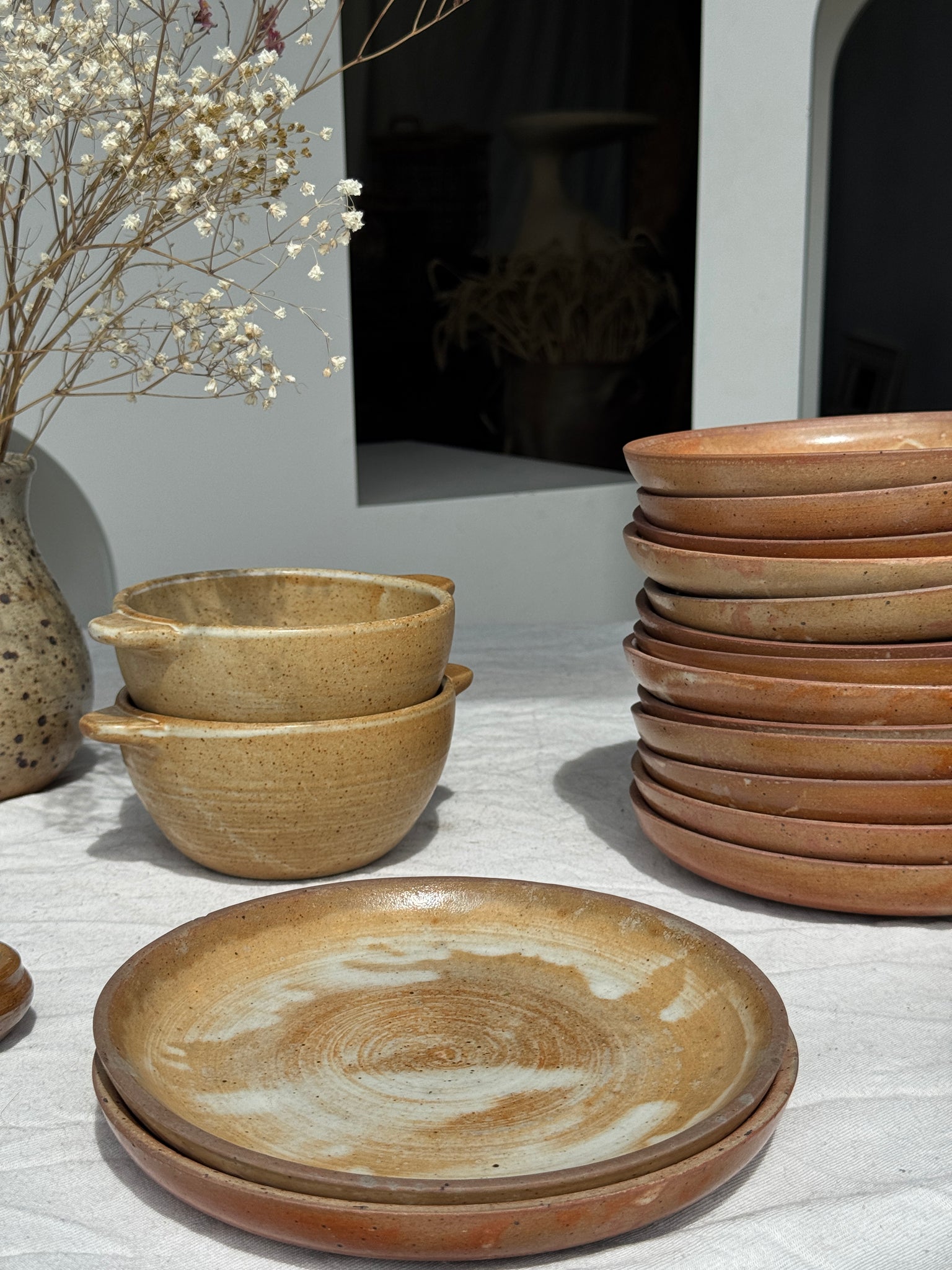Lot de 16 petites assiettes à dessert en grès D19