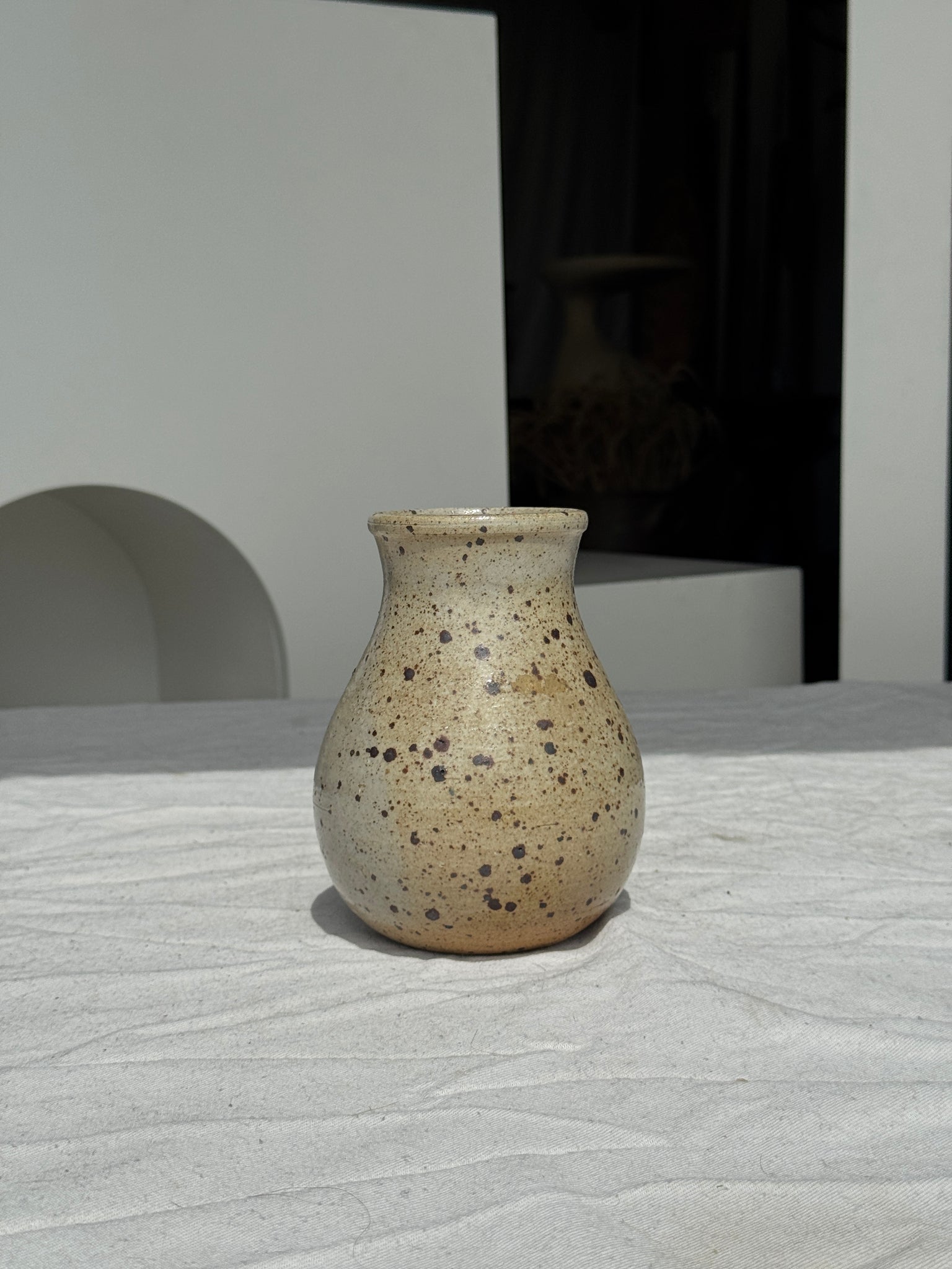 Petit vase en grès moucheté H16