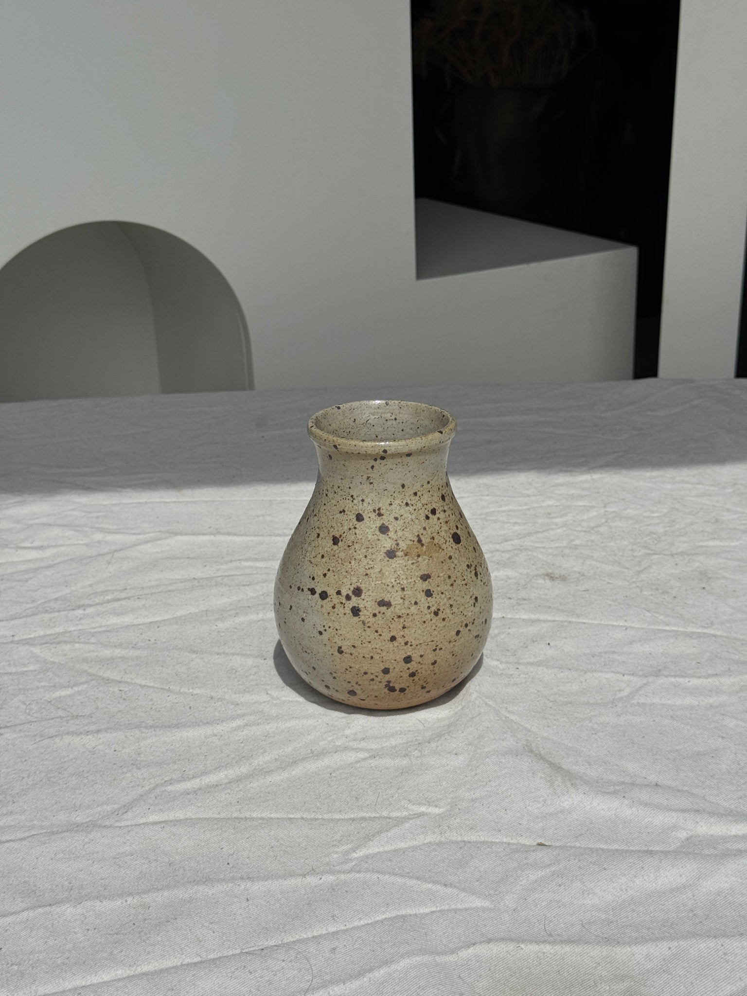 Petit vase en grès moucheté H16