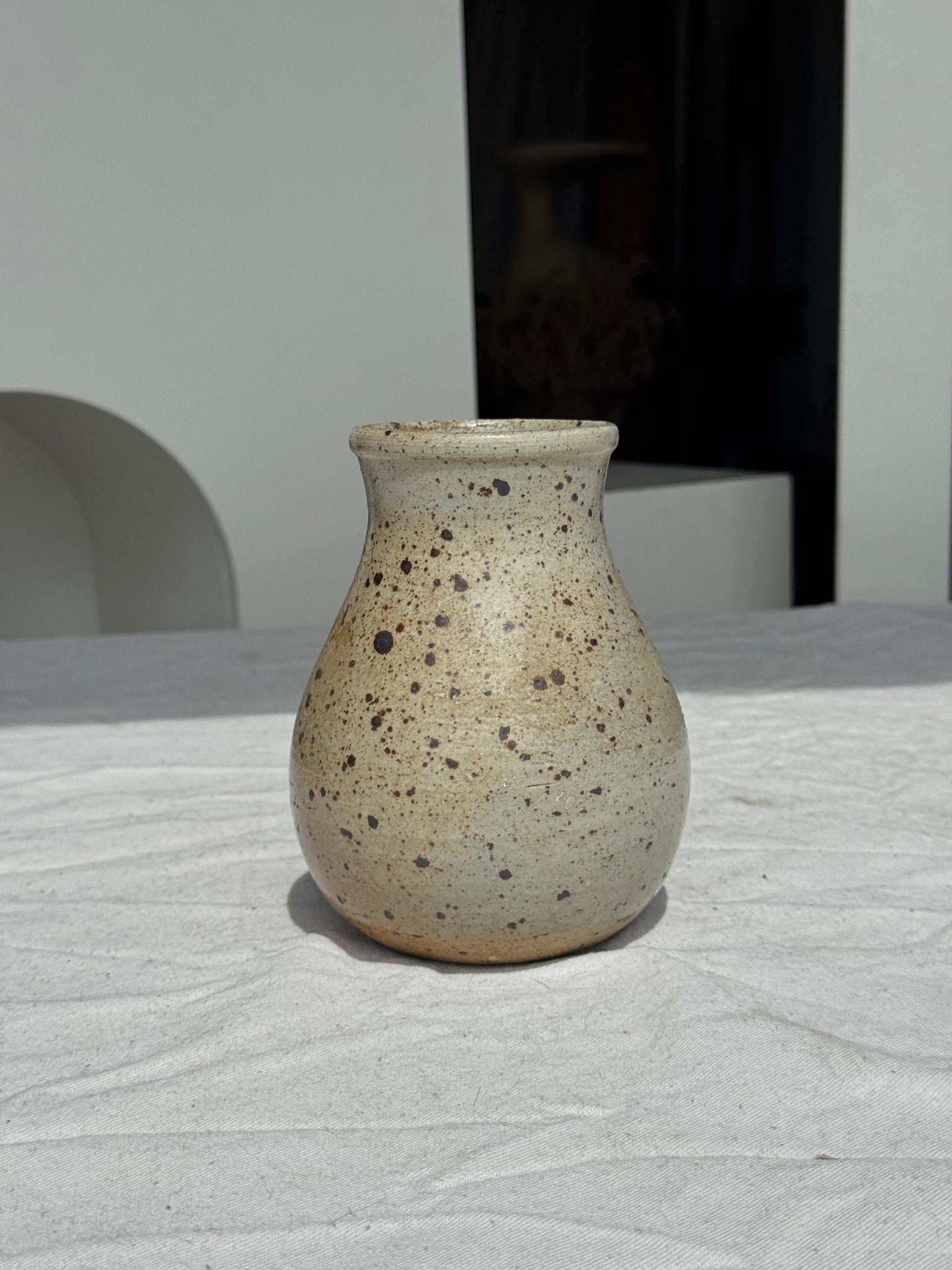 Petit vase en grès moucheté H16
