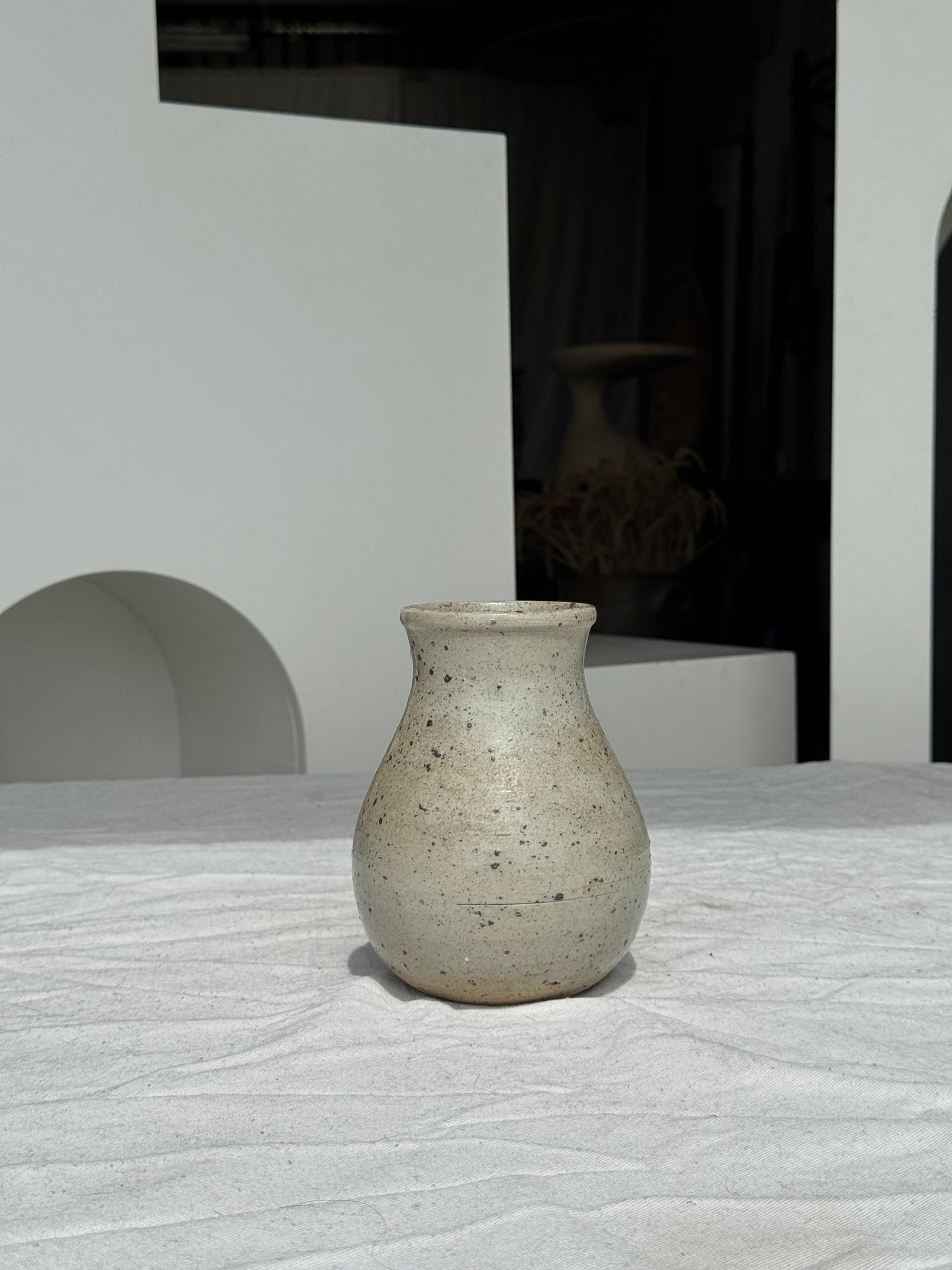 Petit vase en grès moucheté H16