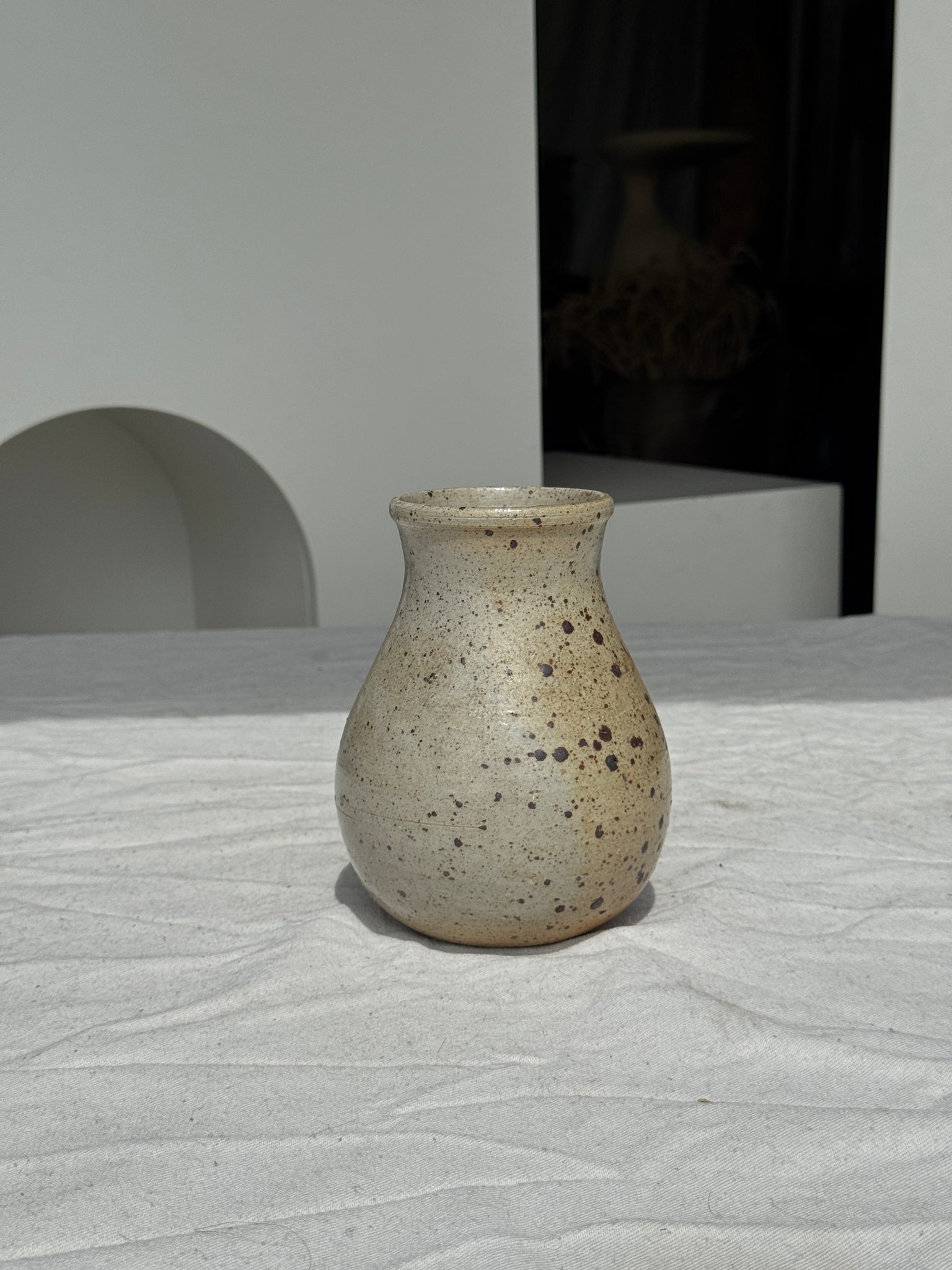 Petit vase en grès moucheté H16