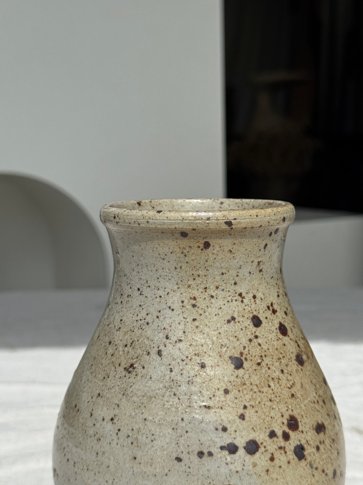 Petit vase en grès moucheté H16