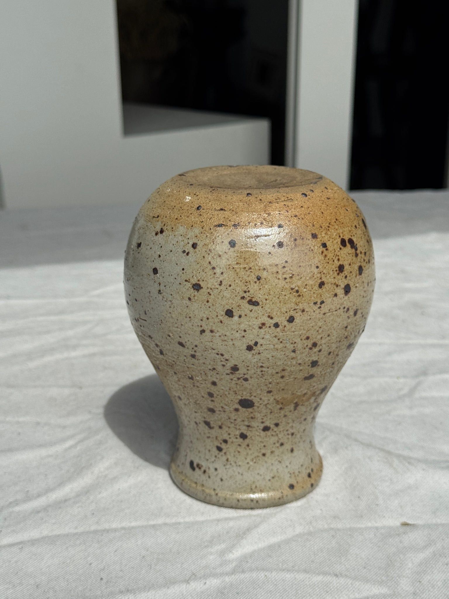 Petit vase en grès moucheté H16