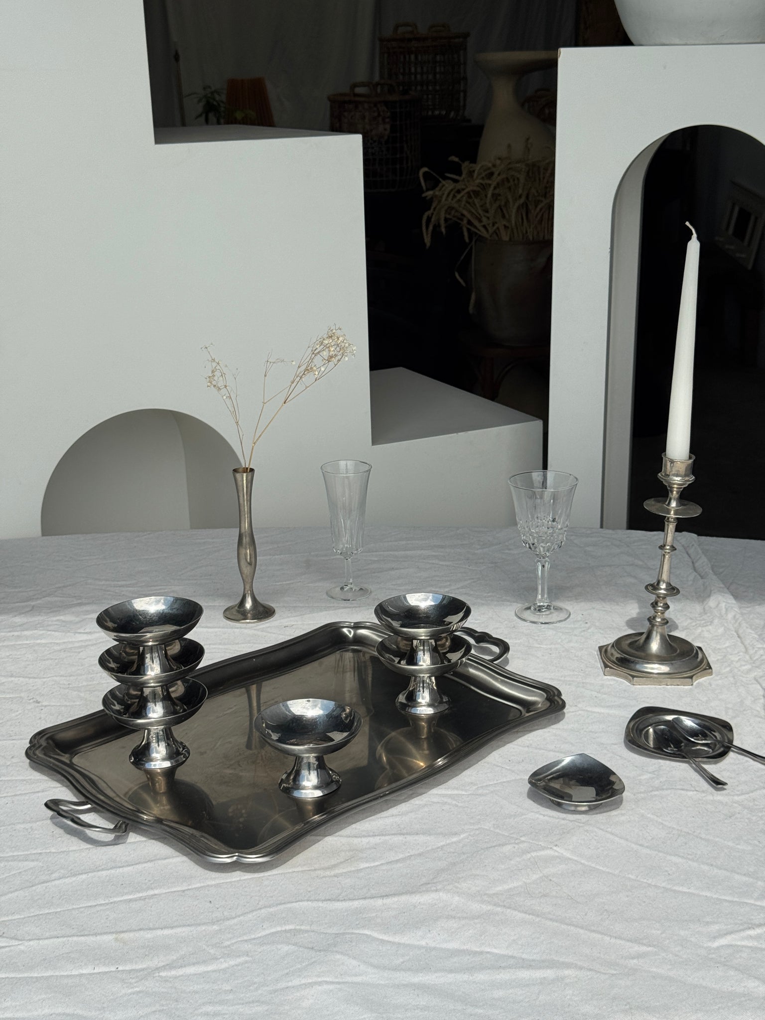 Mini vase soliflore en étain modèle déposé H17,5