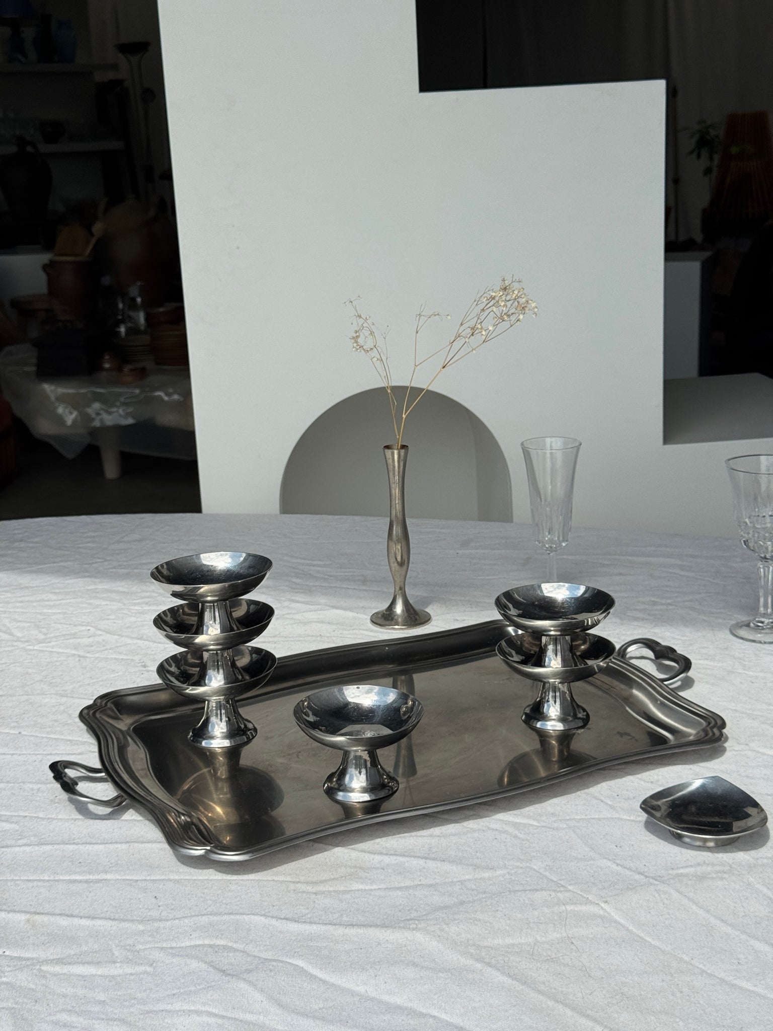 Mini vase soliflore en étain modèle déposé H17,5