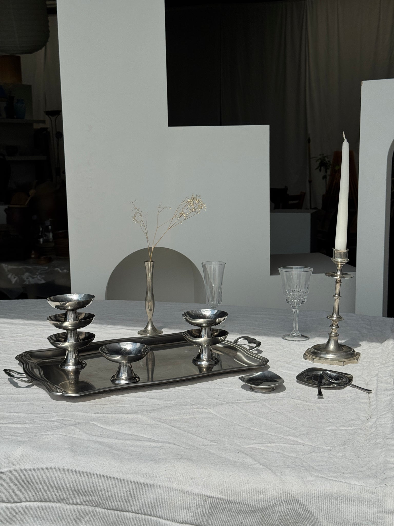 Un grand bougeoir chandelier argenté H23
