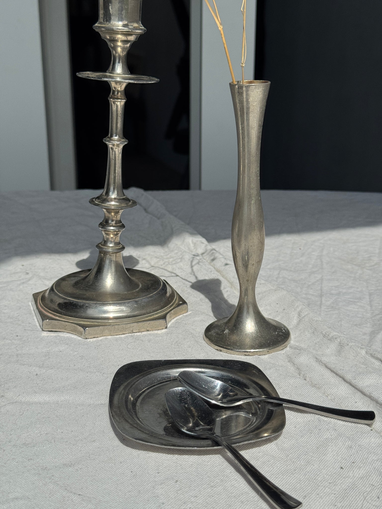Mini vase soliflore en étain modèle déposé H17,5