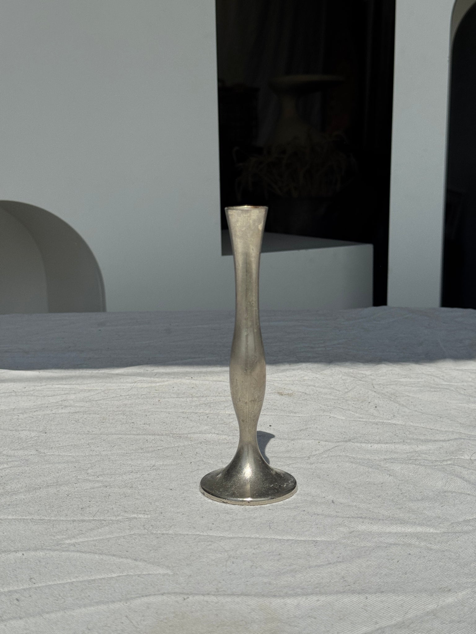 Mini vase soliflore en étain modèle déposé H17,5