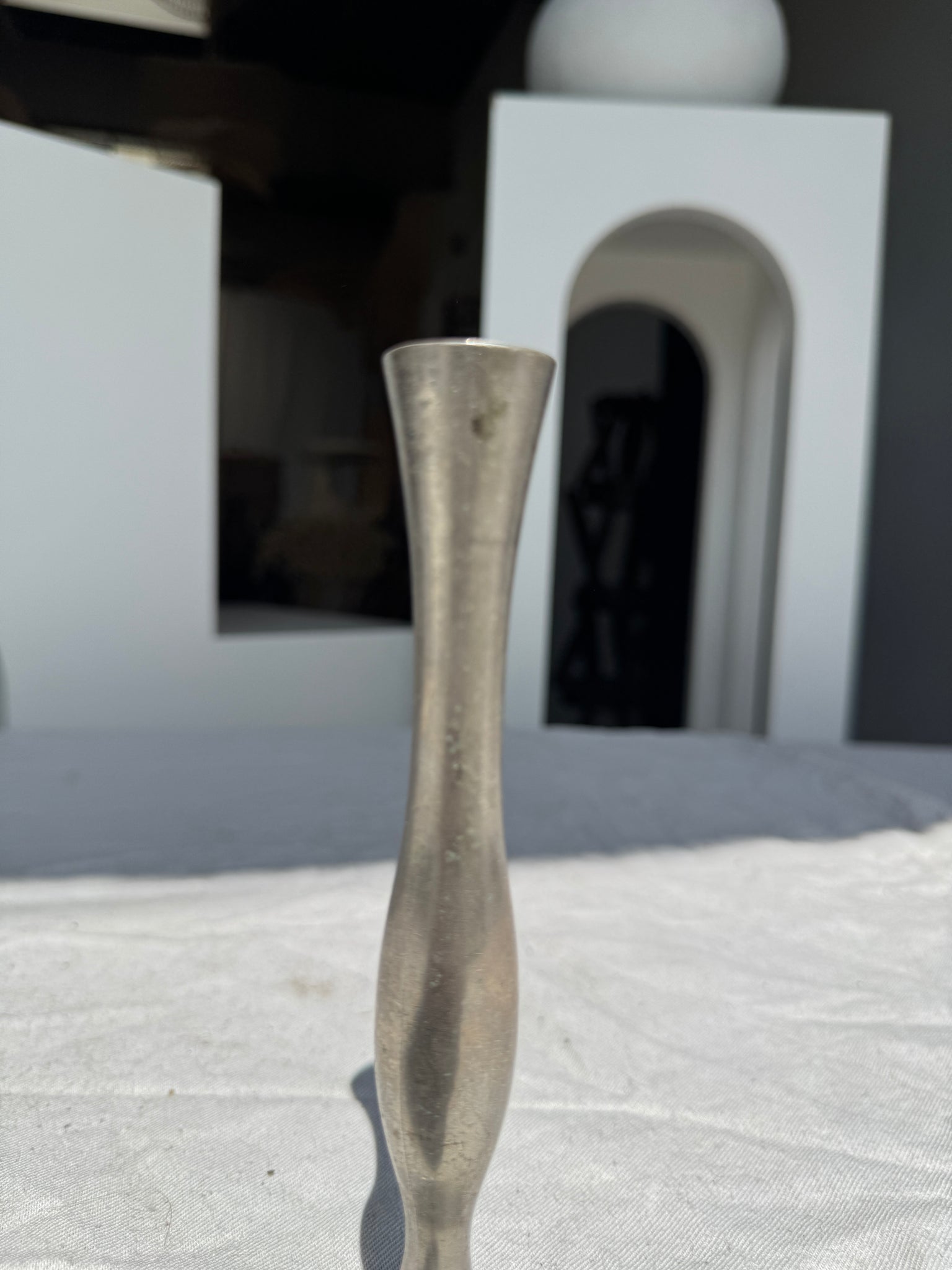 Mini vase soliflore en étain modèle déposé H17,5