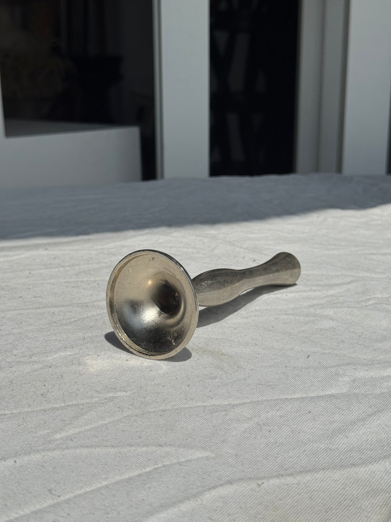 Mini vase soliflore en étain modèle déposé H17,5