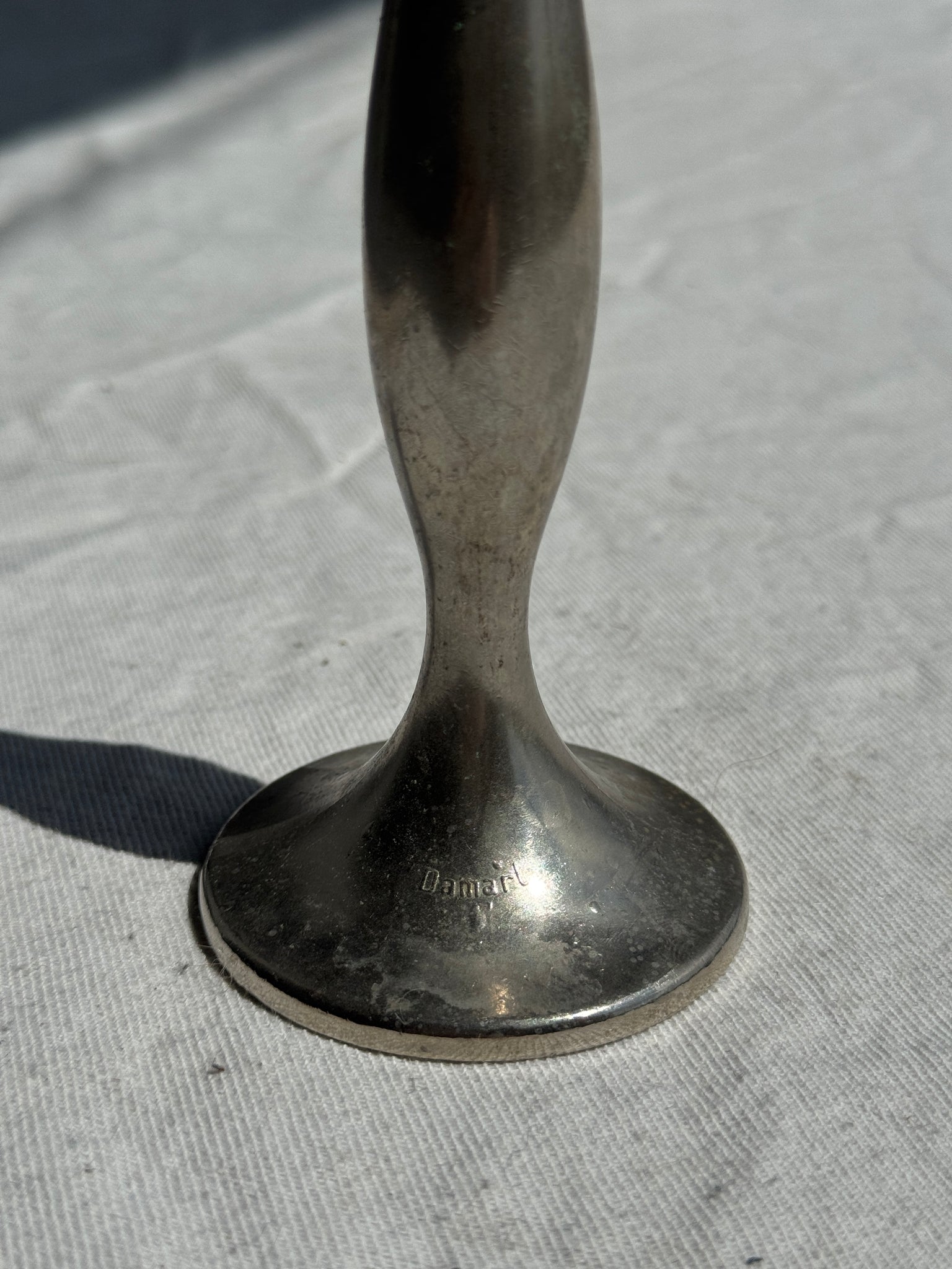 Mini vase soliflore en étain modèle déposé H17,5