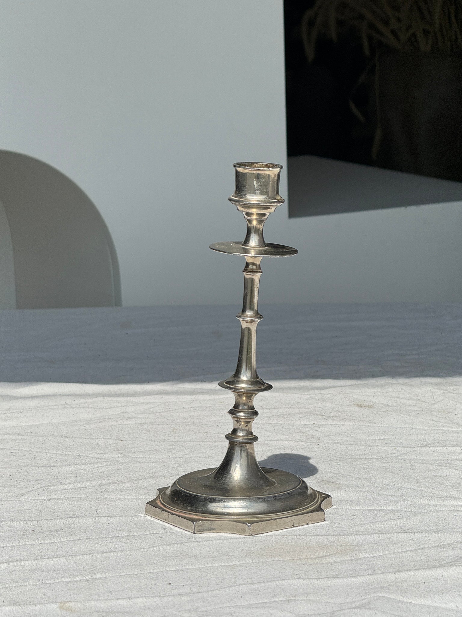 Un grand bougeoir chandelier argenté H23