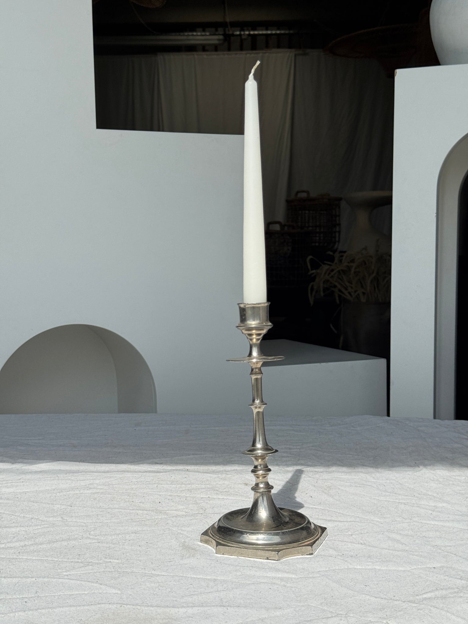 Un grand bougeoir chandelier argenté H23