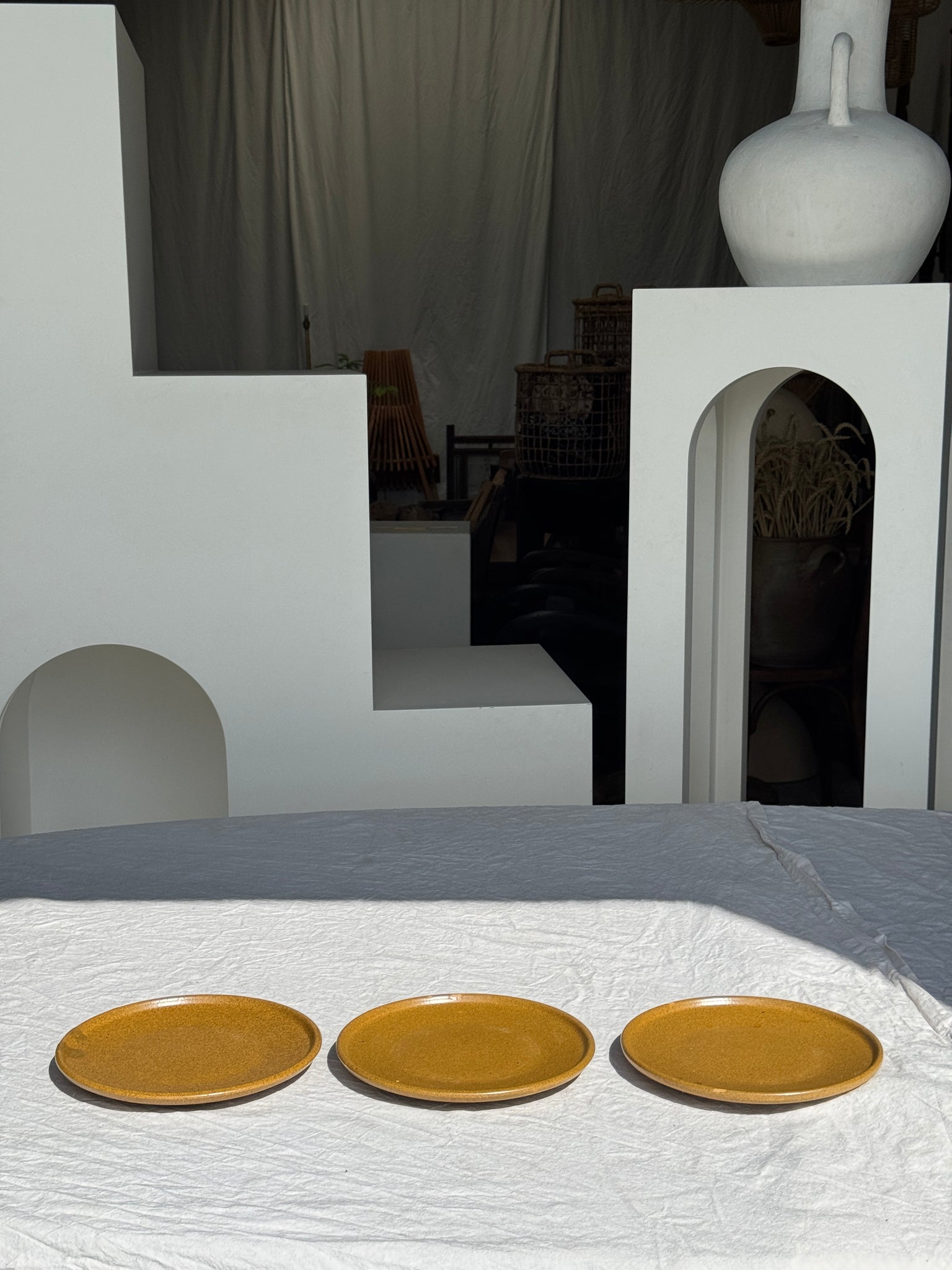Lot de 3 assiettes à dessert en grès marron Sarreguemines D19,5