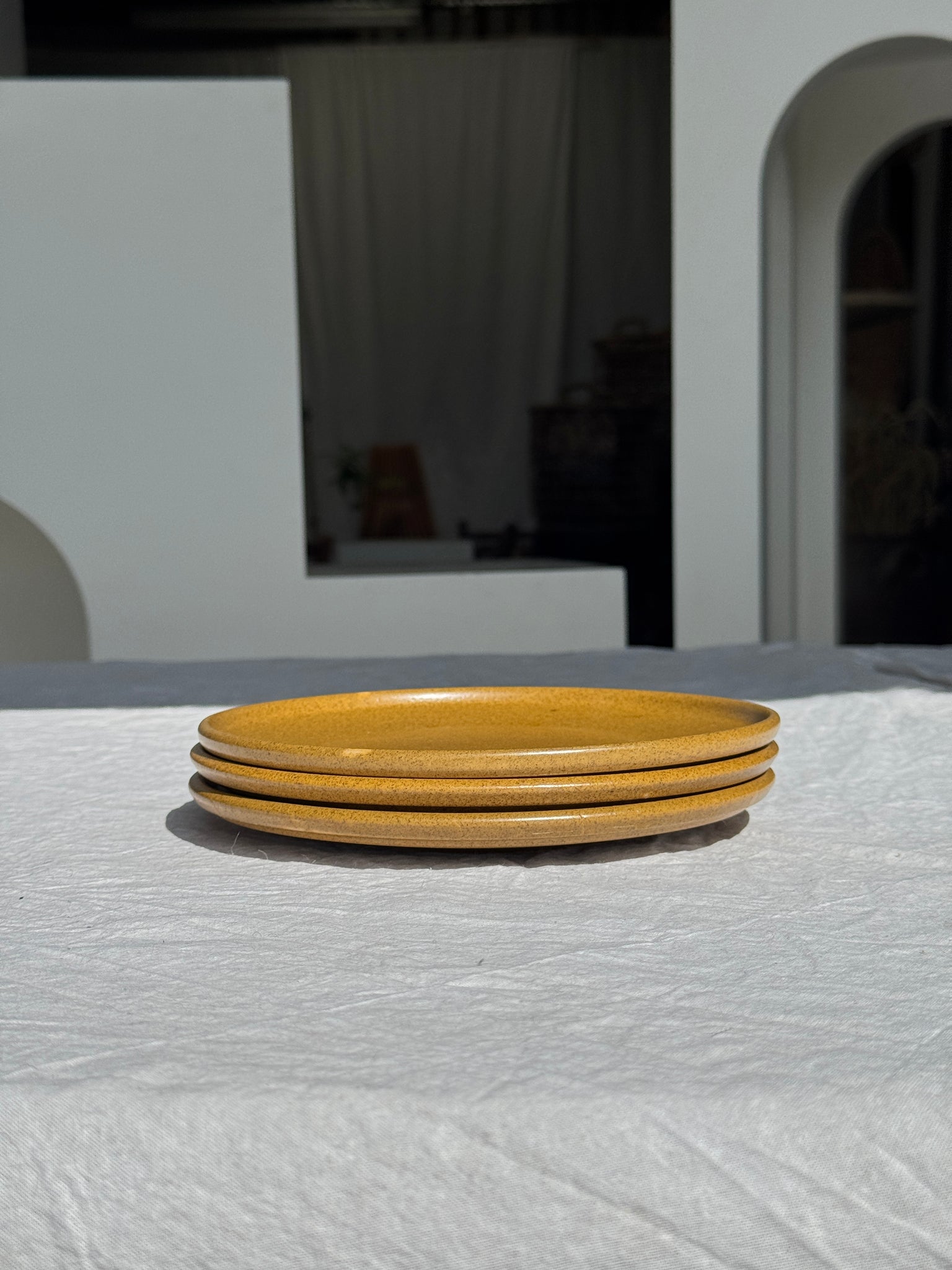 Lot de 3 assiettes à dessert en grès marron Sarreguemines D19,5