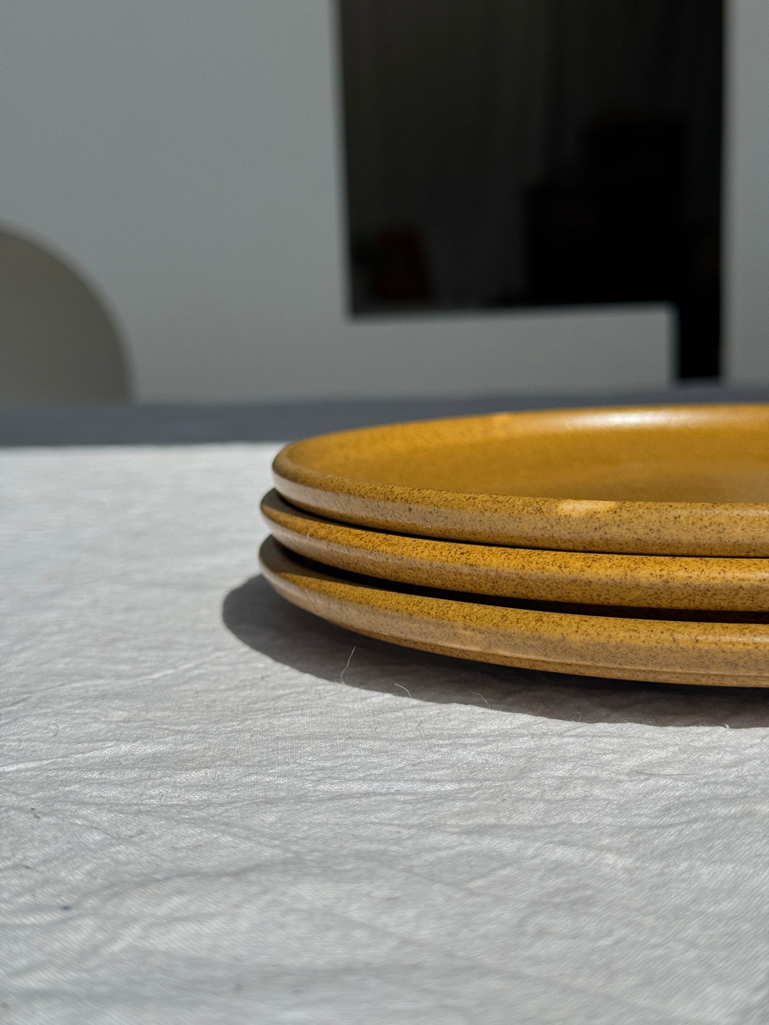 Lot de 3 assiettes à dessert en grès marron Sarreguemines D19,5