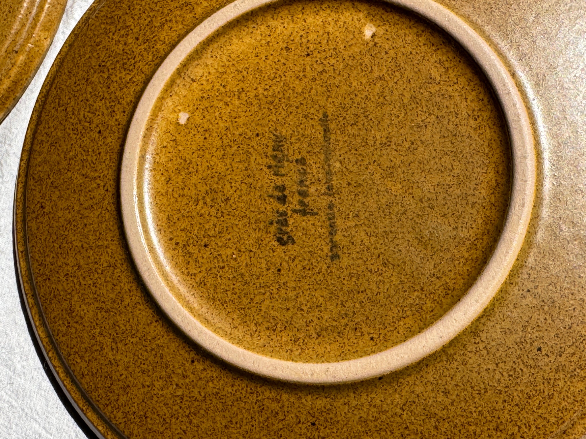 Lot de 3 assiettes à dessert en grès marron Sarreguemines D19,5