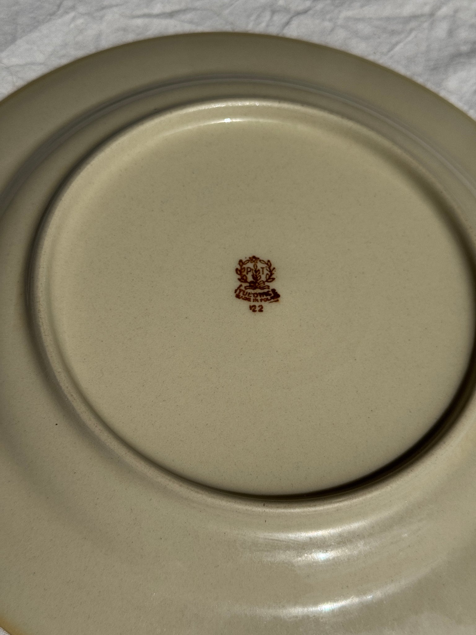 Lot de 2 assiettes en grès blanc moucheté D24,5