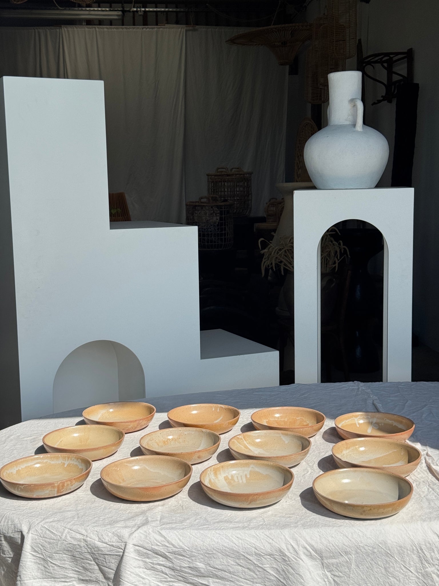 Lot de 12 assiettes creuses en grès beige D19,5