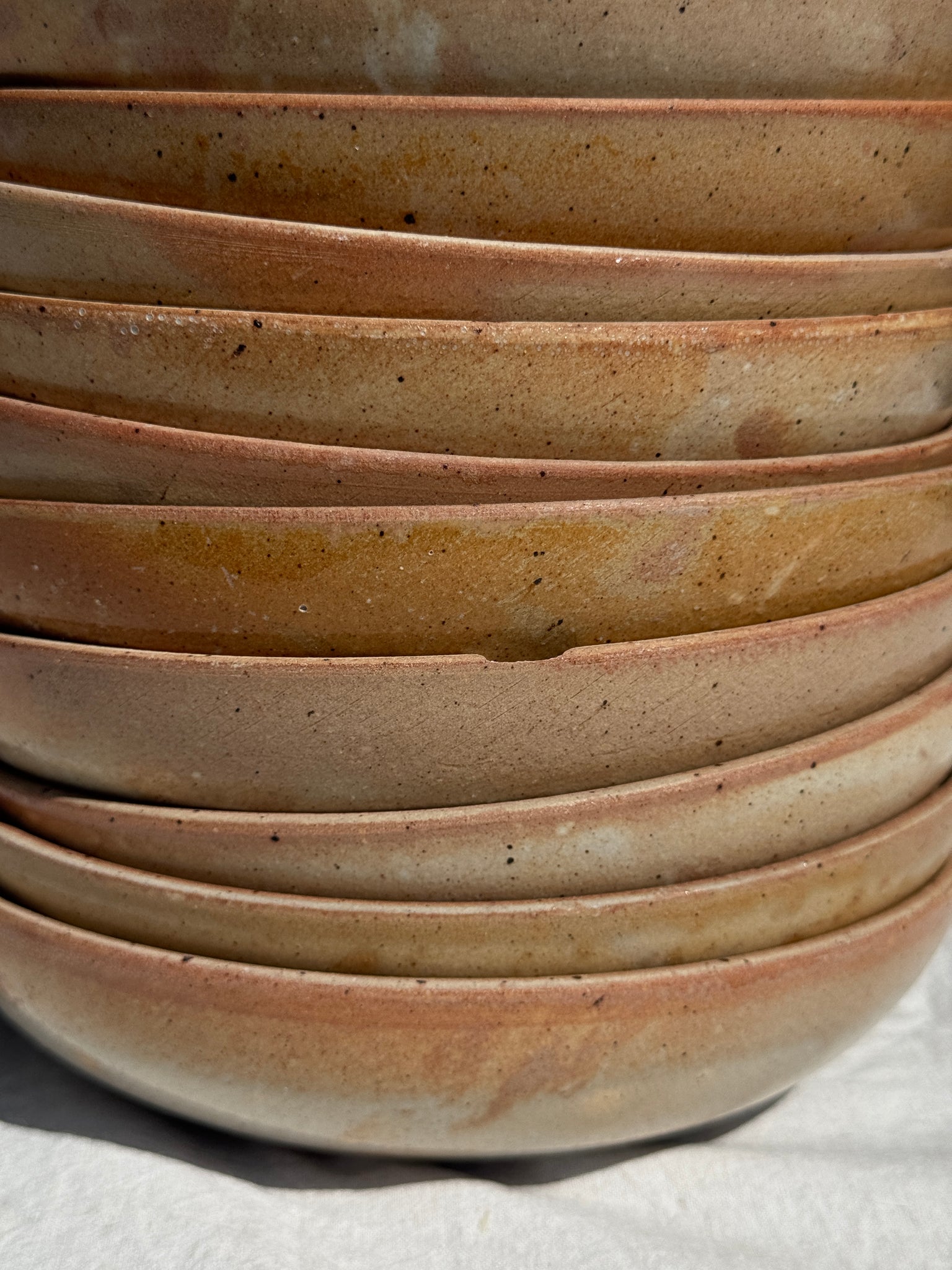 Lot de 12 assiettes creuses en grès beige D19,5