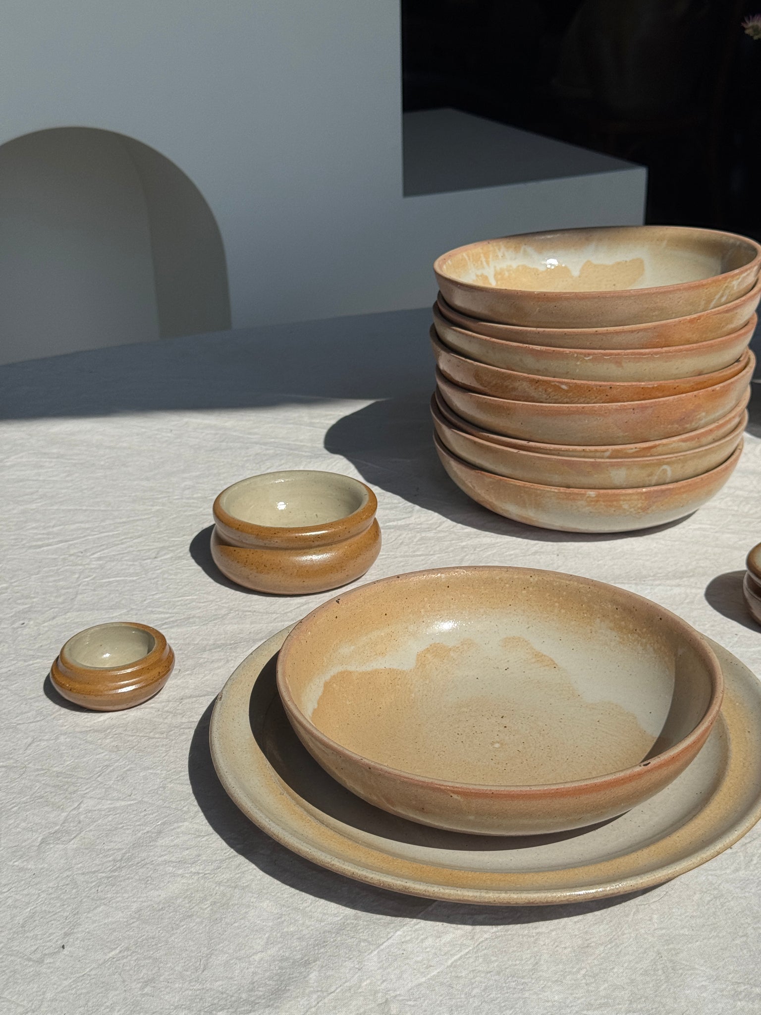 Lot de 12 assiettes creuses en grès beige D19,5