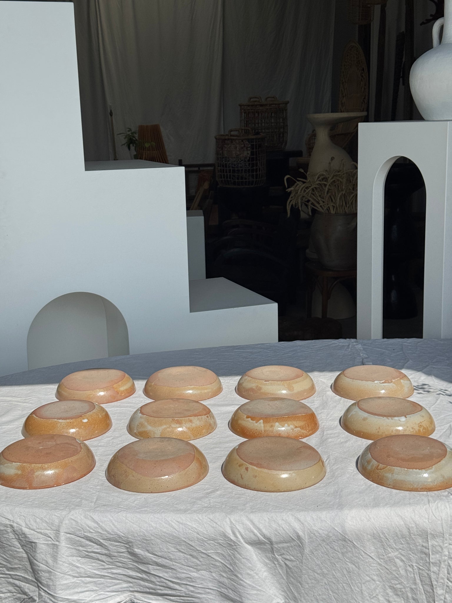 Lot de 12 assiettes creuses en grès beige D19,5