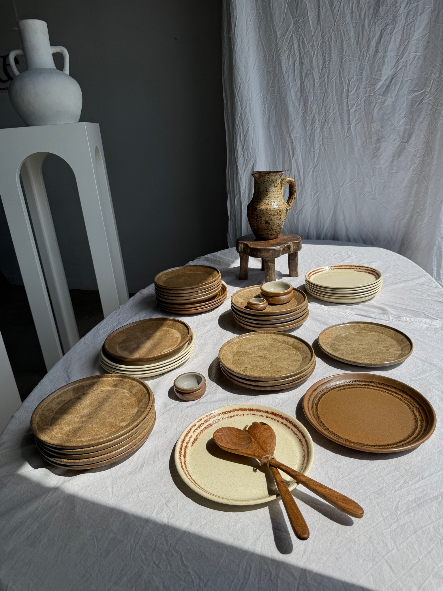 Lot de 4 assiettes en grès brune liseré brun