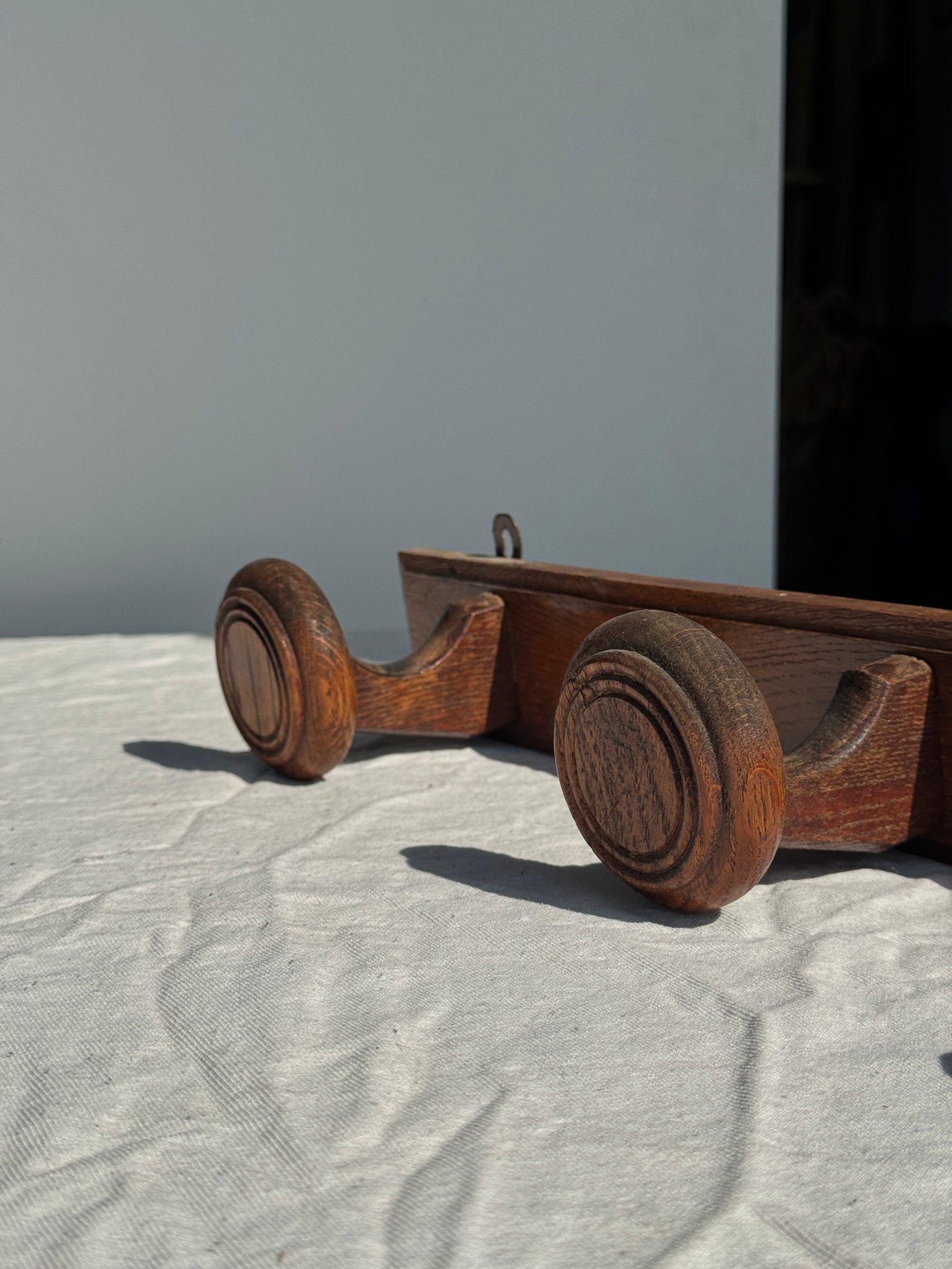 Patère en chêne ancienne à 3 accroches rondes