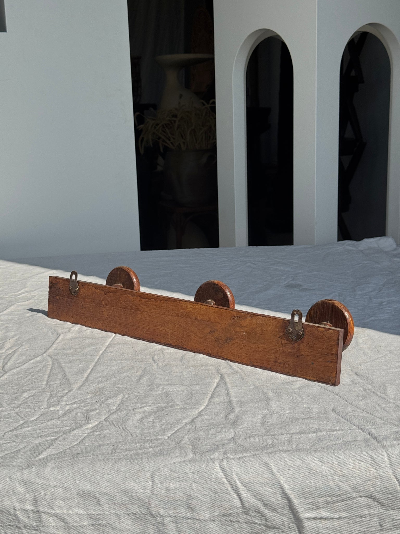 Patère en chêne ancienne à 3 accroches rondes