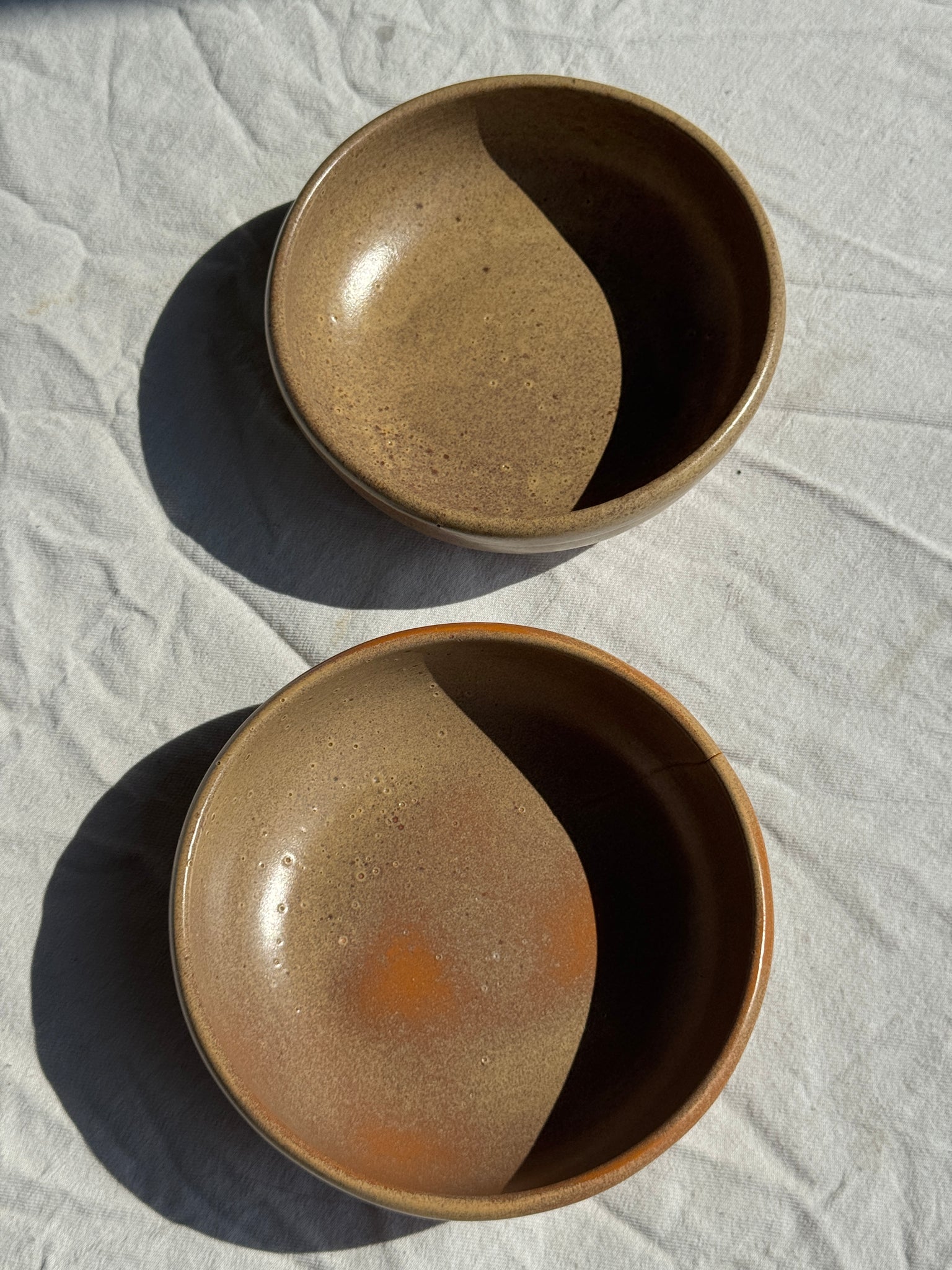 Lot de 2 bols bord épais dont un avec cheveu D17