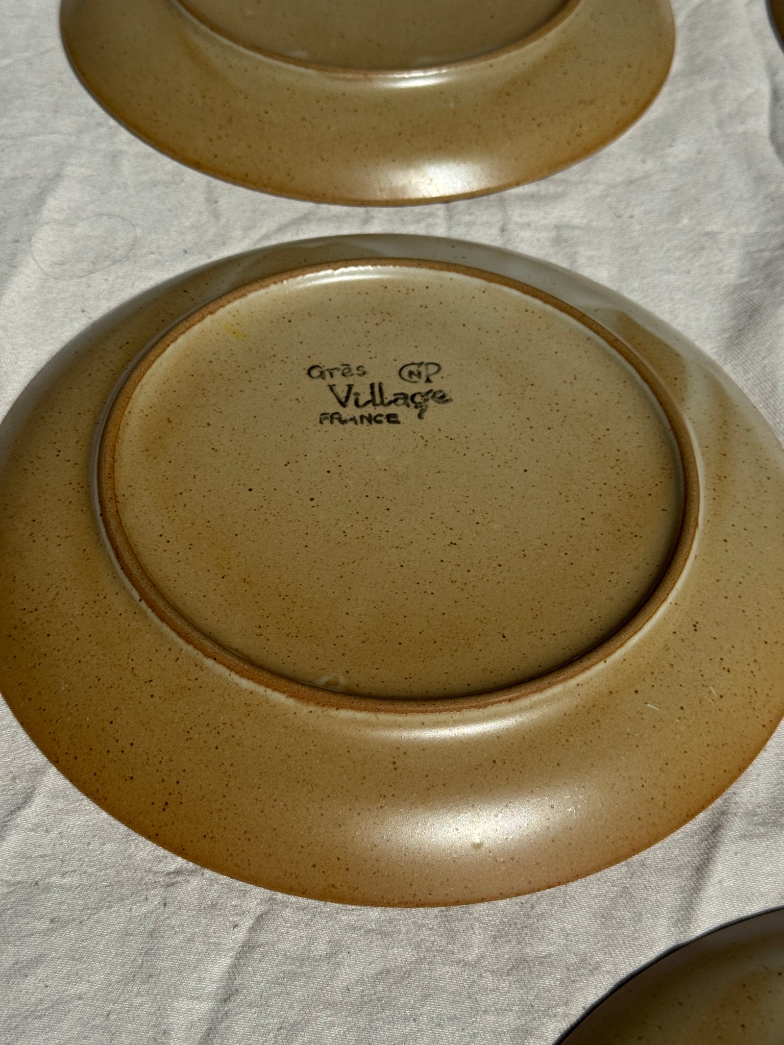 Lot de 6 assiettes en grès Village France D24