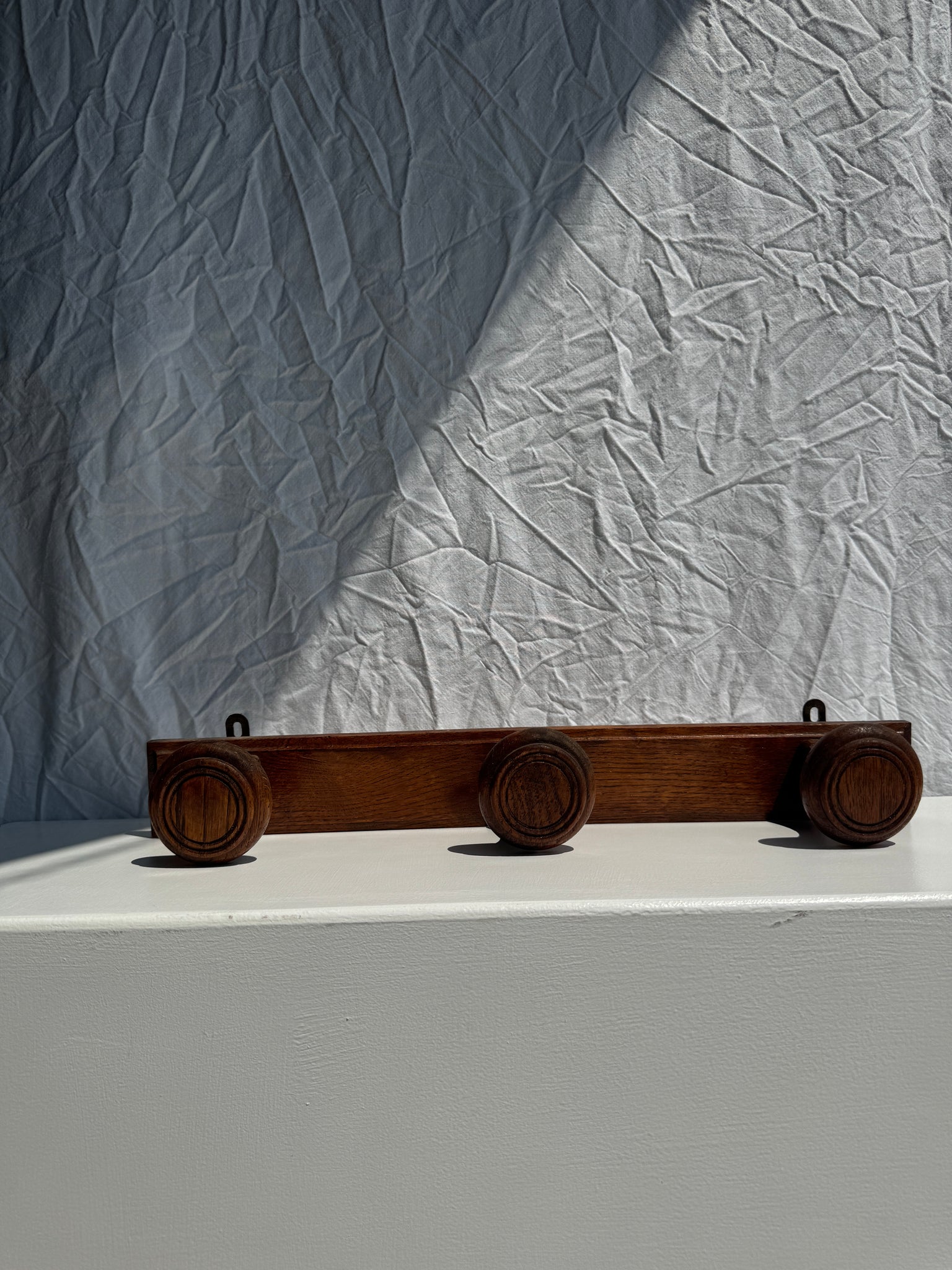 Patère en chêne ancienne à 3 accroches rondes